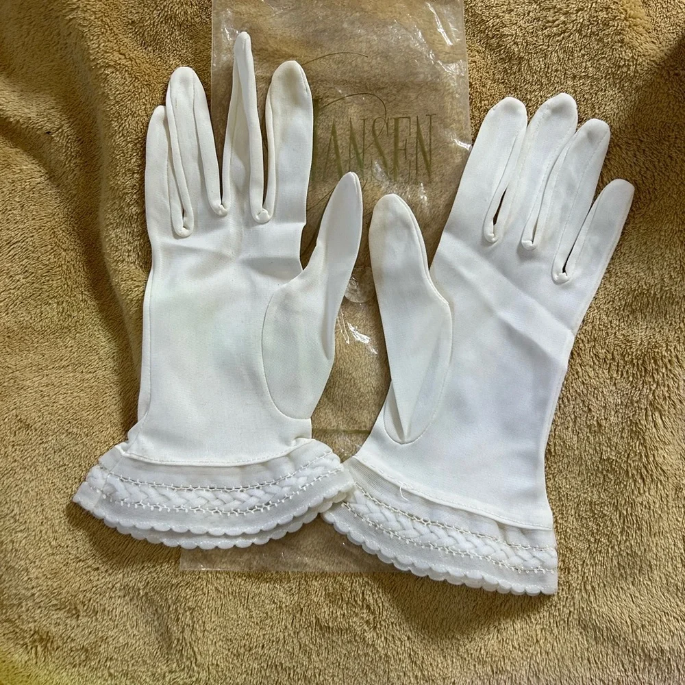 Vintage Off-White Wrist Gloves
